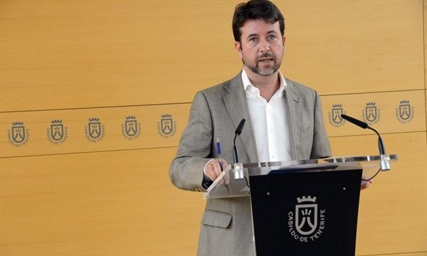 Alonso apoya la introducción del gas en Tenerife pese a la paralización de la regasificadora