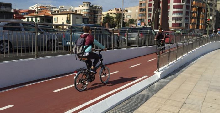 Las Palmas de Gran Canaria elabora cinco bici-rutas urbanas para conocer la capital "a pedales"