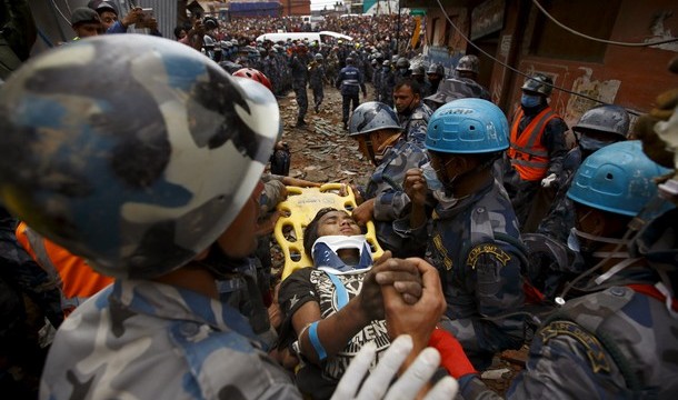 Rescatado con vida un niño de 15 años casi cinco días después del terremoto en Nepal