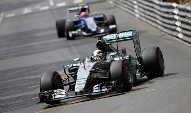 Hamilton firma la pole en casa de Rosberg y Alonso saldrá decimotercero
