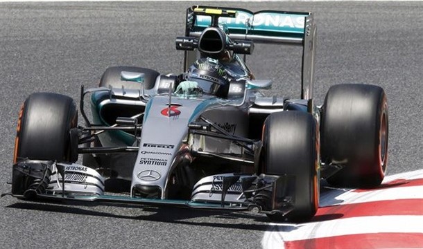 Rosberg se lleva la pole y Alonso saldrá último