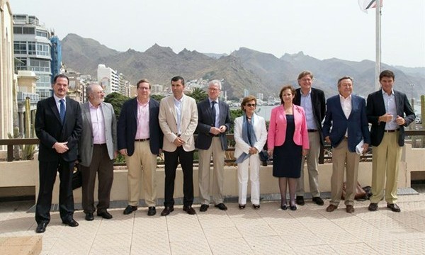 Eurodiputados del PP prometen mejorar la conectividad de Canarias para relanzar el crecimiento económico