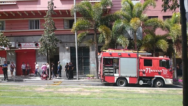 Cinco heridos por un incendio en la avenida Islas Canarias 