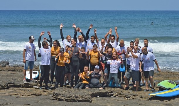 Jornada de surf para 10 jóvenes del centro ocupacional Aspronte