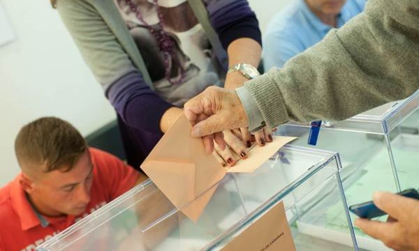 Un total de 20 personas sordas, 2 en Canarias, piden intérpretes de lengua de signos para estar en las mesas electorales