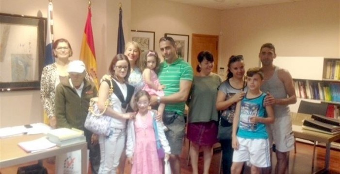 El Gobierno de Canarias entrega cuatro viviendas sociales a familias de Tenerife
