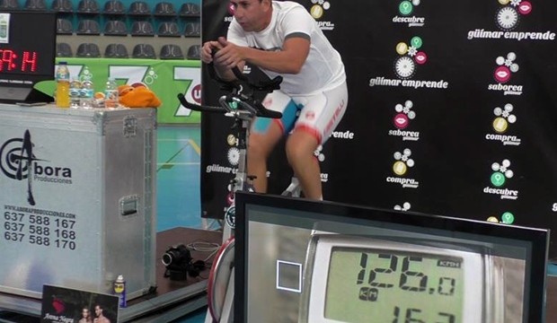 Miguel Ángel Castro bate los Récord Guinness del minuto y la hora en bicicleta estática