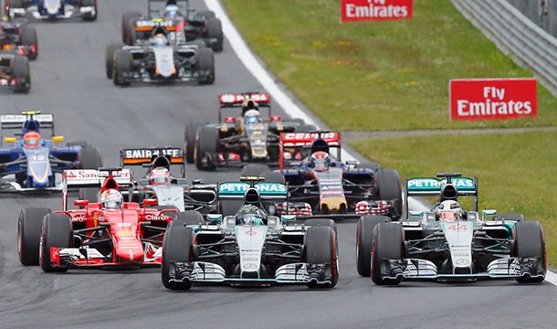 Rosberg vence de manera contundente en Austria