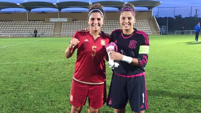 Noelia y Natalia Ramos, en la selección sub-17 que goleó al combinado griego