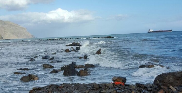 El mar daña la escollera de San Andrés