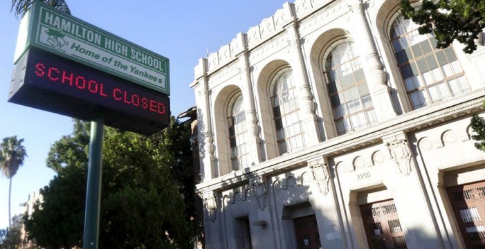 Los Angeles cierra todas sus escuelas por una "amenaza creíble" de bomba