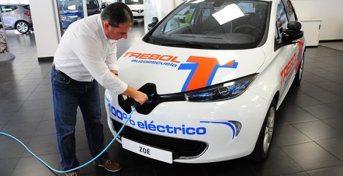 Renault Zoe, primer eléctrico adquirido por una autoescuela Canaria