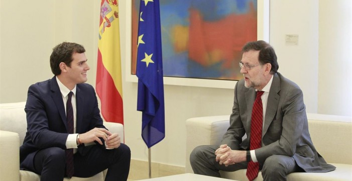 Rajoy y Rivera inician conversaciones para explorar fórmulas que permitan la "gobernabilidad"