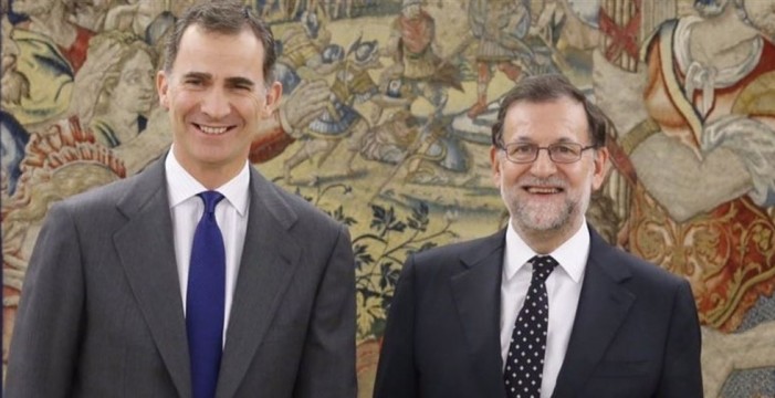 Rajoy: "El Rey no me ha ofrecido formar Gobierno" pero "no renuncia" a ser investido presidente