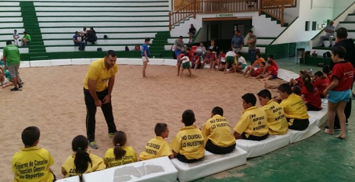 La Red Insular de Escuelas de Lucha Canaria de Fuerteventura celebró en Antigua su cuarta concentración de la temporada